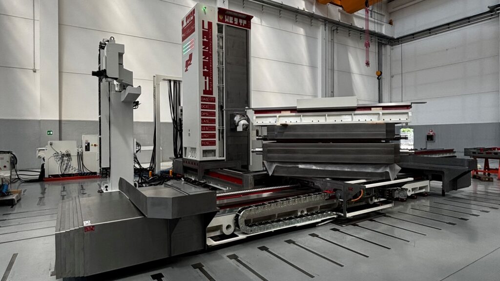 Posizionamento millesimale con carico statico da 25 ton: il sistema LHS LAZZATI mantiene la ripetibilità anche sotto stress. Test tavola 25 ton – Idrostatica LAZZATI in condizione di carico reale